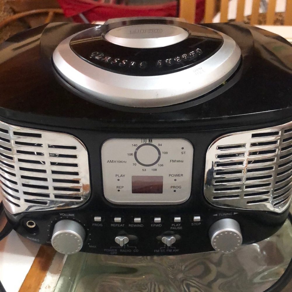 Vintage, classic CD player/radio. The CD player works on &.off static radio.